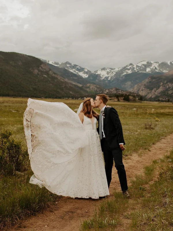 Luolandi Unique Spaghetti Straps Lace Wedding Dresses A-line V-Neck Bridal Gowns Elegant